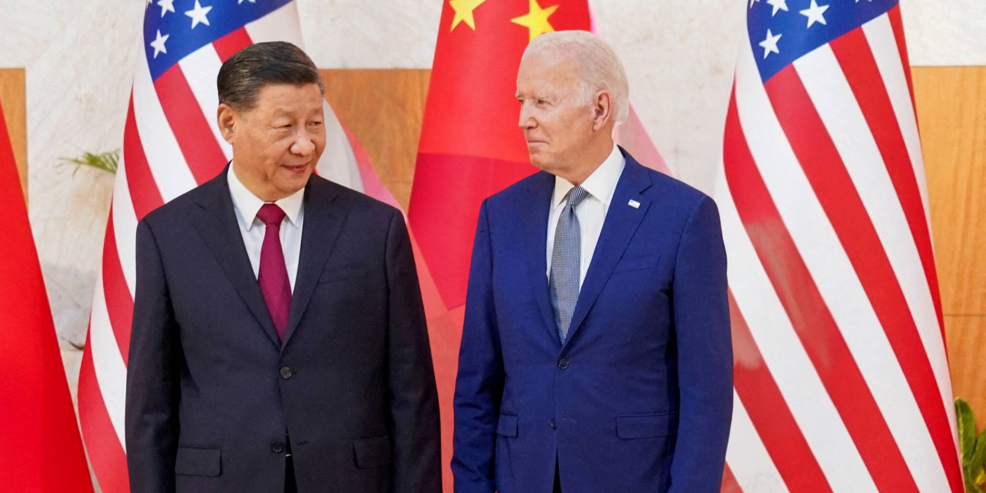 Biden and Xi standing in U.Ss and Chinese flags