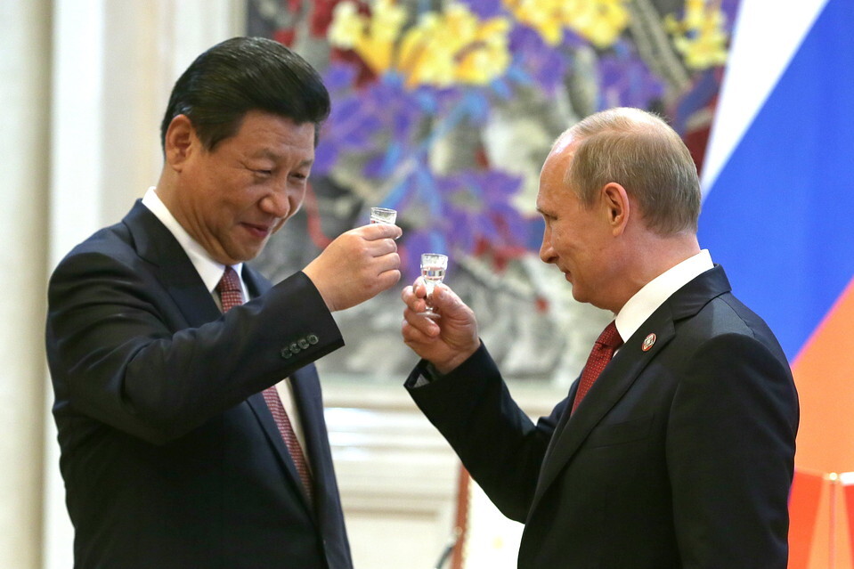 Xi and Putin sharing a toast