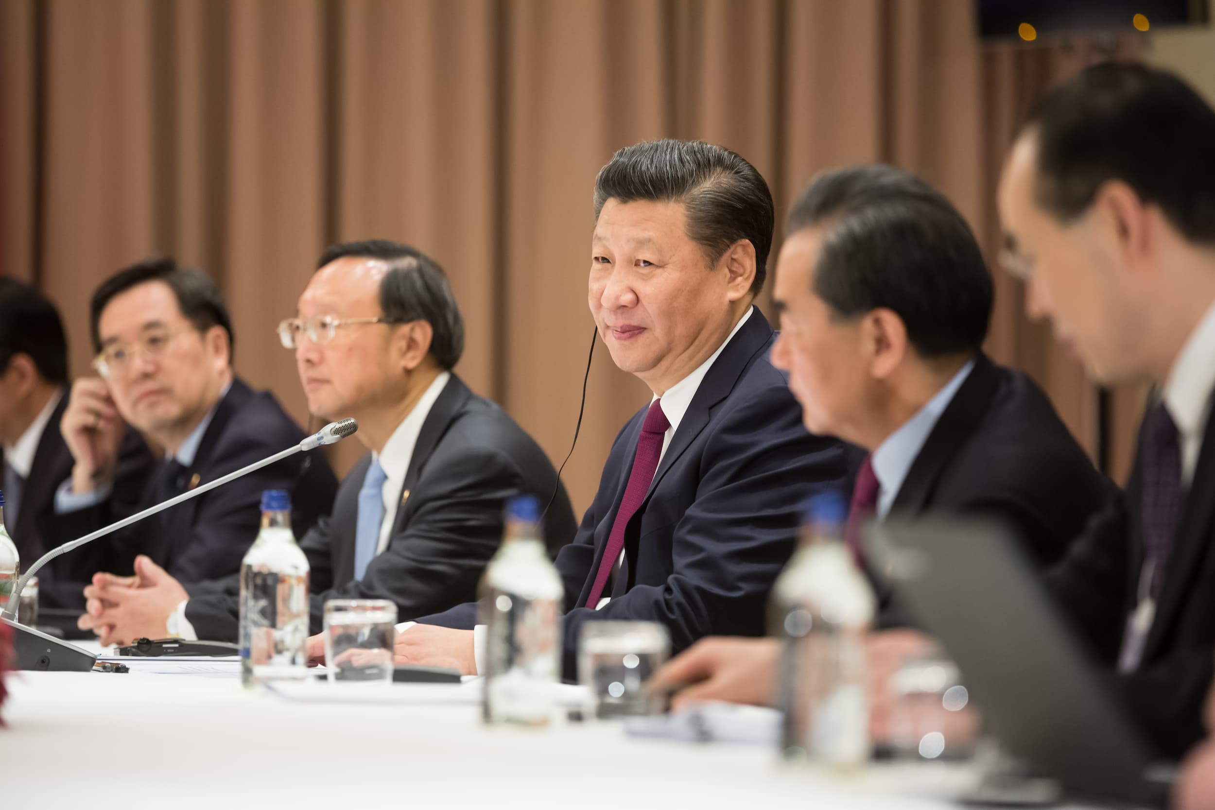 Xi speaks at a meeting