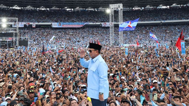 Crowds supporting Prabowo Subianto