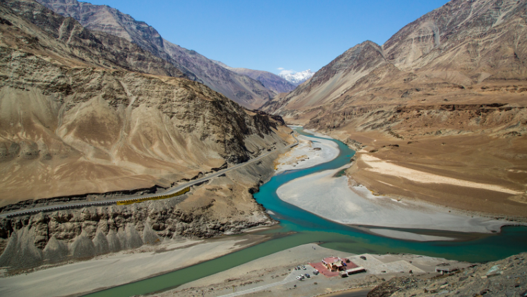 indus and zanskar rivers meet in leh ladakh