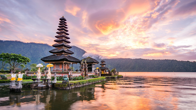Pura Ulun Danu Bratan, Hindu temple on Bratan lake