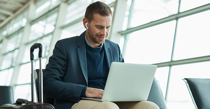 Individual on his laptop in an airport