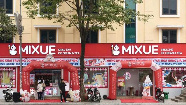 mixue store in vietnam