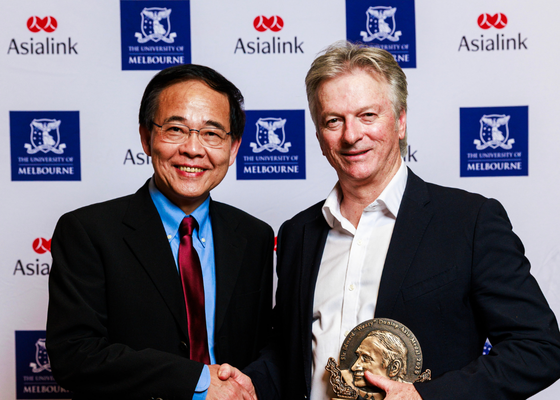Prof Linfa Wang and Steve Waugh